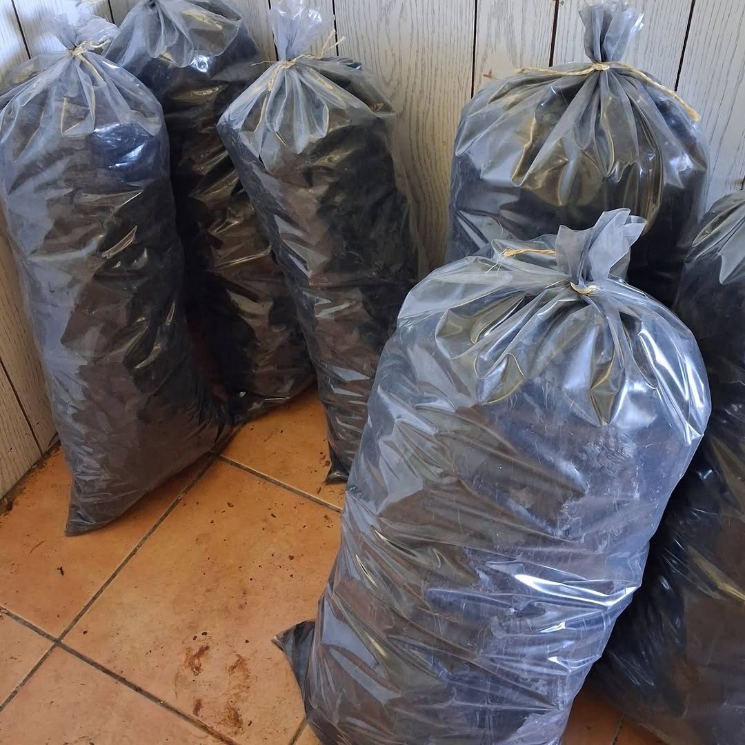 Sacs de bûches de aito prêts à livrer